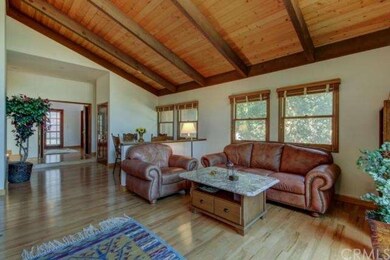 Living Room w/Vaulted Ceiling