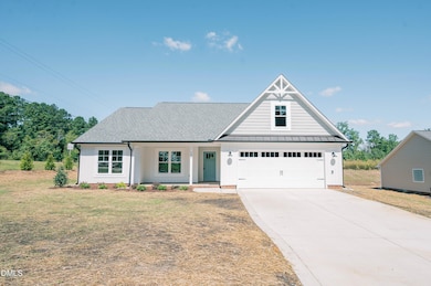 123 Maple Dr, Erwin, NC 28339 - photo 2