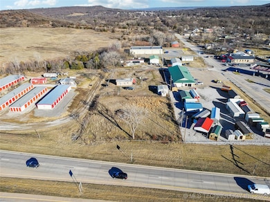 1503 5th St, Henryetta, OK 74437 - photo 3