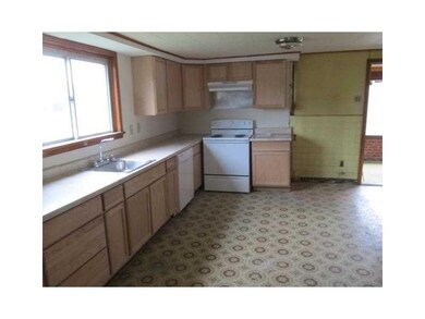 221 N 2nd St, West Newton, PA 15089 - photo 4