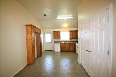 417 N Blue Jay Ct unit 421, Weatherford, TX 76088 - photo 2