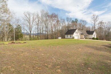 180_Village_Dr_05