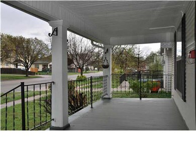 COVERED FRONT PORCH