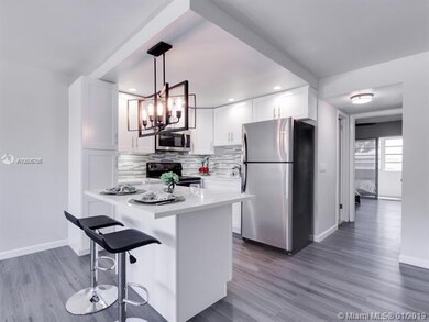 222 Windsor E unit 222, West Palm Beach, FL 33417 - photo 2