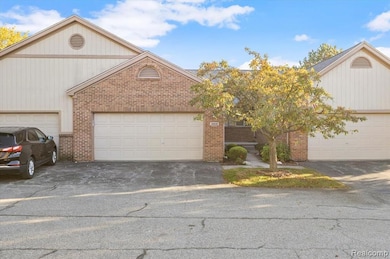 46930 Country Ln unit 11, Macomb, MI 48044 - photo 2