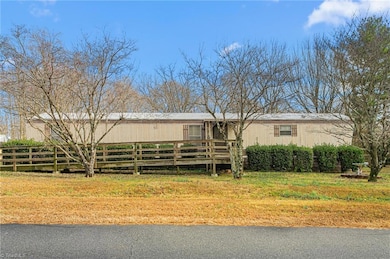 132 Friendly Rd, Thomasville, NC 27360 - photo 5