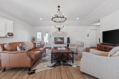 612 W Morse St, Fredericksburg, TX 78624 - photo 2