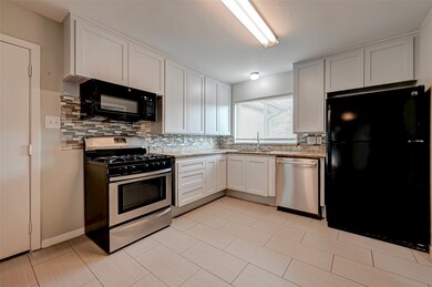 807 Rainy River Dr, Houston, TX 77088 - photo 3