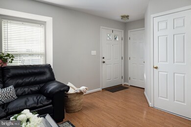 9063 Falcon Glen Ct, Bristow, VA 20136 - photo 4