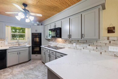 330 Woodcreek Ct, Granbury, TX 76049 - photo 5