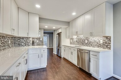 9944 Longford Ct, Vienna, VA 22181 - photo 5