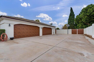 005-Garages & Driveway