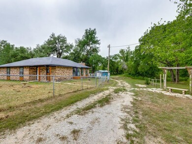 900 Fawn Dr, Granbury, TX 76049 - photo 5