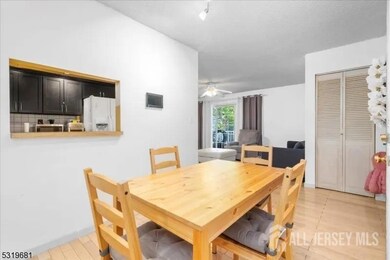 35 Lindsey Ct unit D2, Franklin Park, NJ 08823 - photo 6