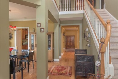 Expansive Foyer Introduces Open Plan