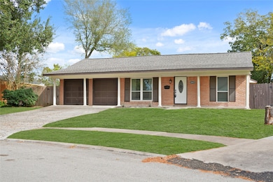 10803 Doud St, Houston, TX 77035 - photo 4