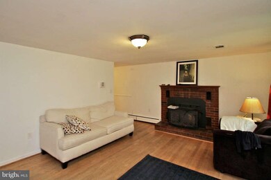 18502 Tralee Ln, Triangle, VA 22172 - photo 3