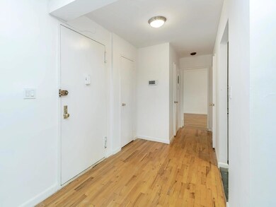 32 Pearsall Ave unit 3A, Glen Cove, NY 11542 - photo 6