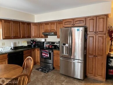 1004 S Center St, Shenandoah, IA 51601 - photo 3