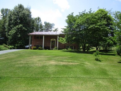 253 Robin Rd, Martinsville, VA 24112 - photo 2