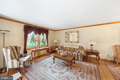 608 Sherry Dr, Sykesville, MD 21784 - photo 3