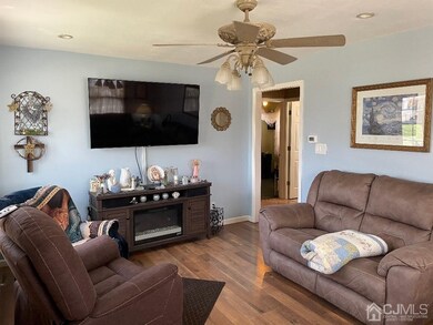 22 Henry St, Port Reading, NJ 07064 - photo 4