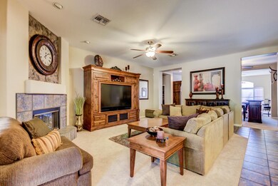 2306 E Oakland St-20