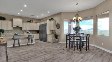 EAT-IN KITCHEN
