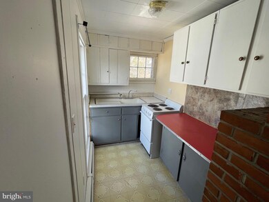 46 S Green St, Berkeley Springs, WV 25411 - photo 4