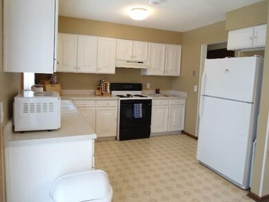 4108 Warren St, Davenport, IA 52806 - photo 4