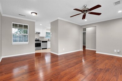 2314 Saxon Dr, Houston, TX 77018 - photo 5