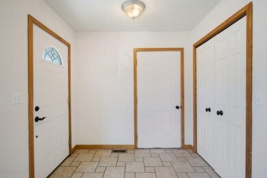 03_611EClaySt_32_Foyer_LowRes
