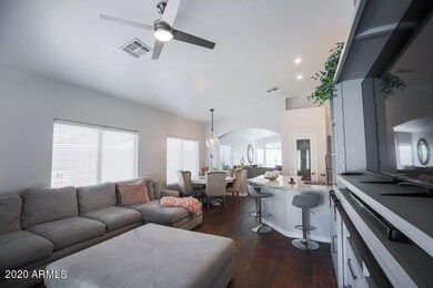 906 pinon Lvroom 3