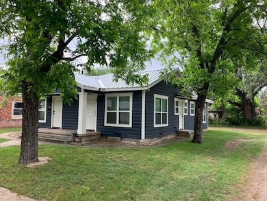 204 E Dry St, San Saba, TX 76877 - photo 3