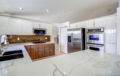 11119 NW 70th St, Doral, FL 33178 - photo 2