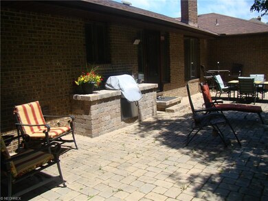 PAVER PATIO WITH BUILT IN GRILL