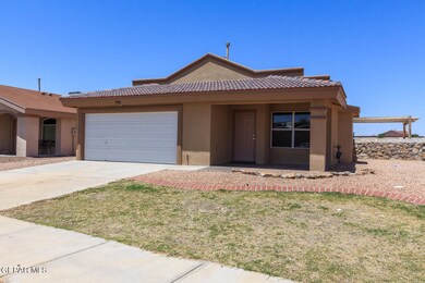 792 Desert Spring Dr, Horizon City, TX 79928 - photo 2