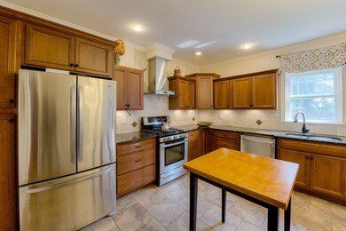 33 Westernview St, Springfield, MA 01108 - photo 5