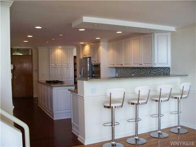 Kitchen breakfast bar
