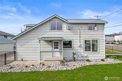 1408 Hubbard St, Sumner, WA 98390 - photo 2