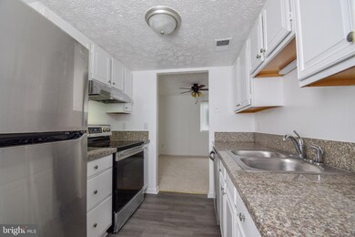 3609 Wharf Ln, Triangle, VA 22172 - photo 5