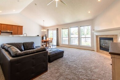 3024 27th St SW, Cedar Rapids, IA 52404 - photo 3