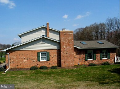 811 Lee Ave, Sykesville, MD 21784 - photo 2