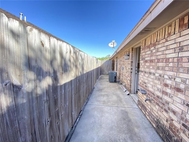 4119 W La Guardia Ln unit 4, Edinburg, TX 78539 - photo 2