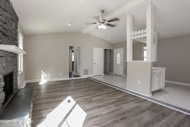 003-photo-living-room-10038396