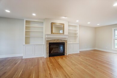 Great Room w/Bulit Ins