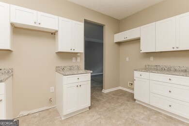 827 Shadow Lake Dr, Lithonia, GA 30058 - photo 6