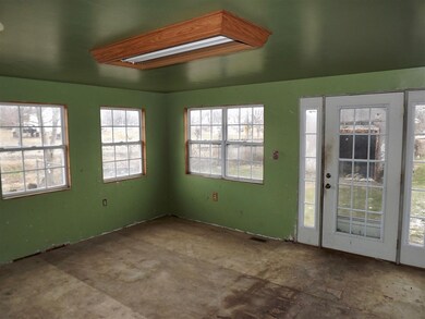 528 N Carter St, Greentown, IN 46936 - photo 4