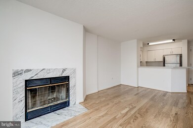 Metropolitan Condos unit 802, Washington, DC 20037 - photo 7