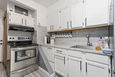 1924 Locke Ave, Waterloo, IA 50702 - photo 6